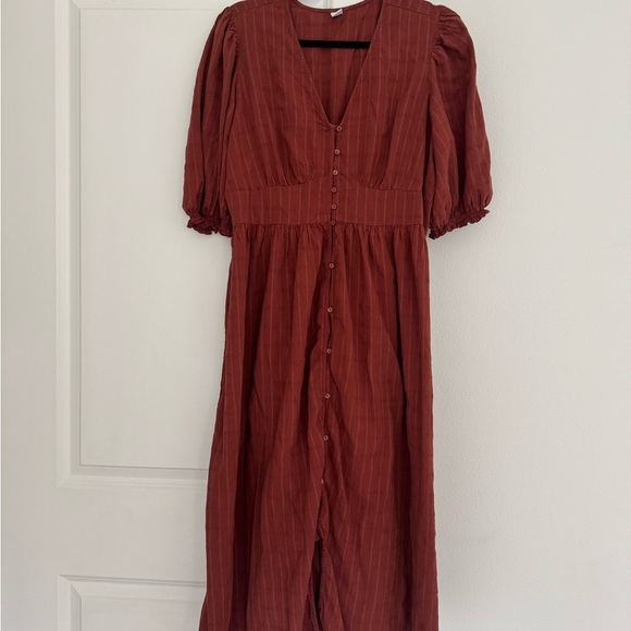 Old Navy Dresses & Skirts - Old Navy women’s Fit & Flare Puff-Sleeve Dobby rust colored Midi Dress LARGE